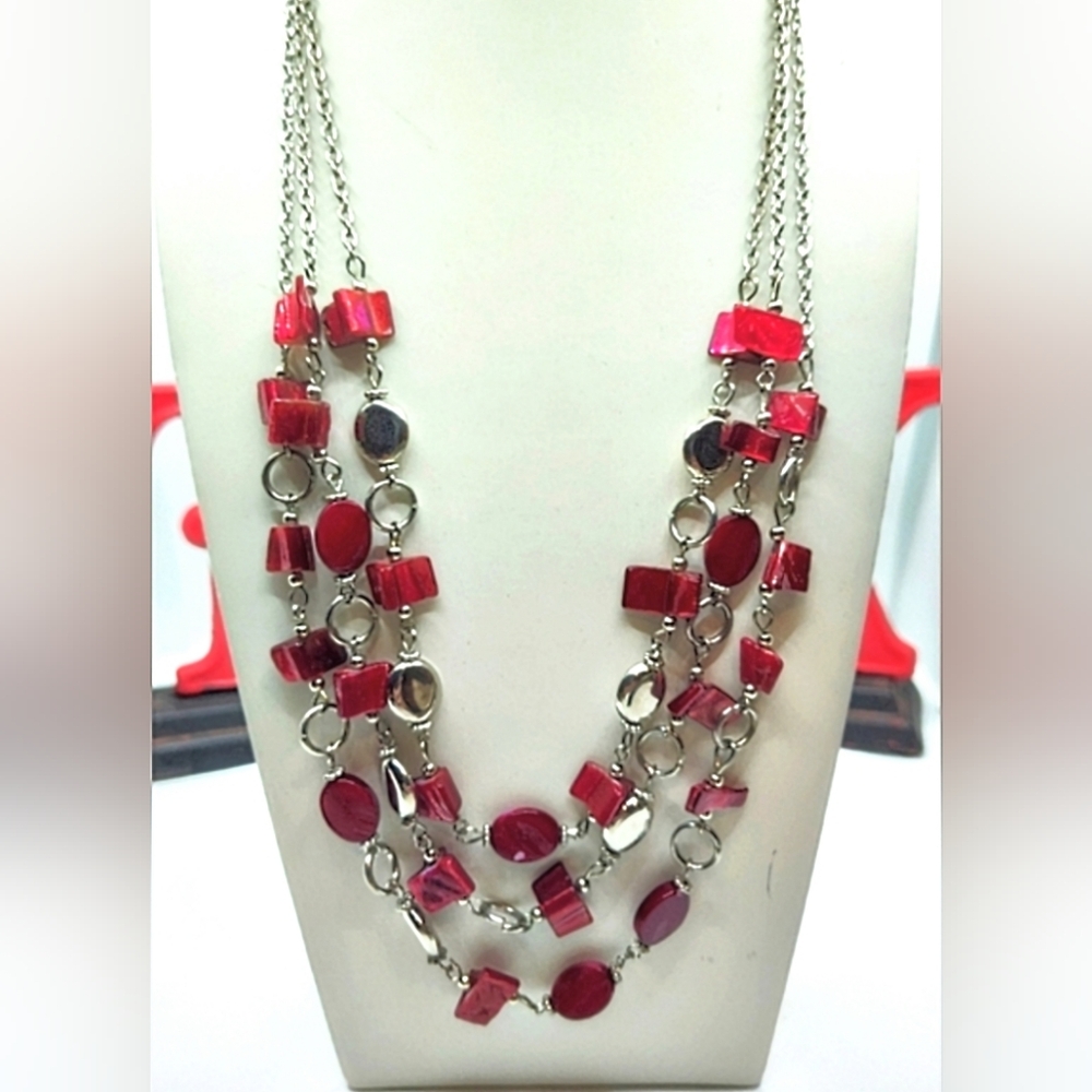 Vintage 3 layer dyed red mother-of-pearl with silver chain & discs